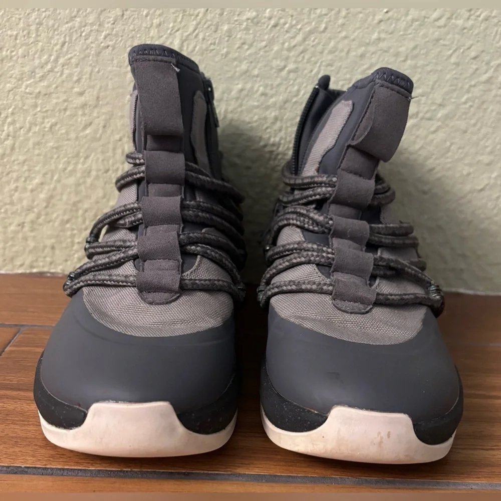 SKYE The Stnley Raincity / Grey Waterproof Vegan Sneaker Boot Size: 8